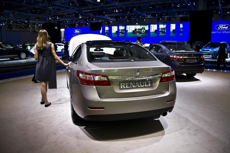  Renault Latitude 2011 года  (фото 15 из 40)